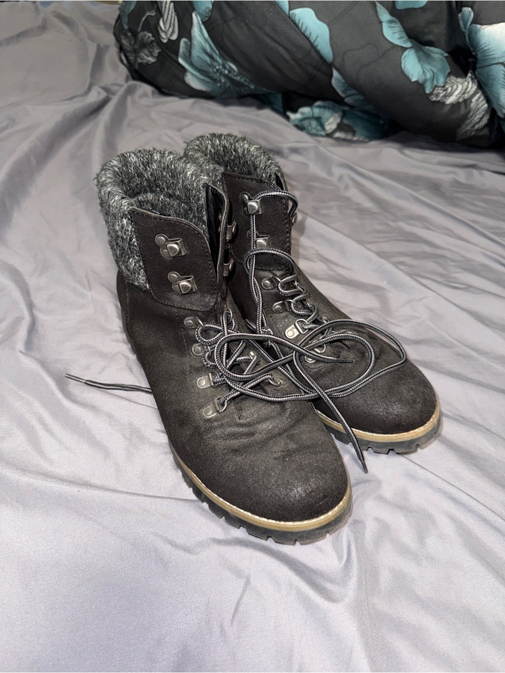 Women’s Black Faux-Fur Lace-Up Winter Ankle Boots size 11